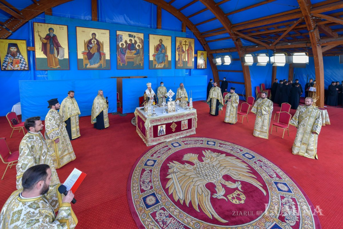 Rugăciune de seară în cinstea Ocrotitorului Bucureștilor pe Colina Bucuriei 190550