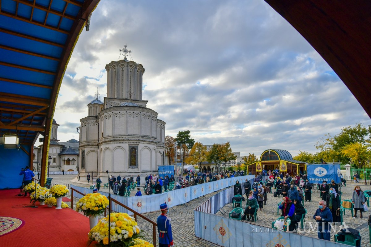 Rugăciune de seară în cinstea Ocrotitorului Bucureștilor pe Colina Bucuriei 190555