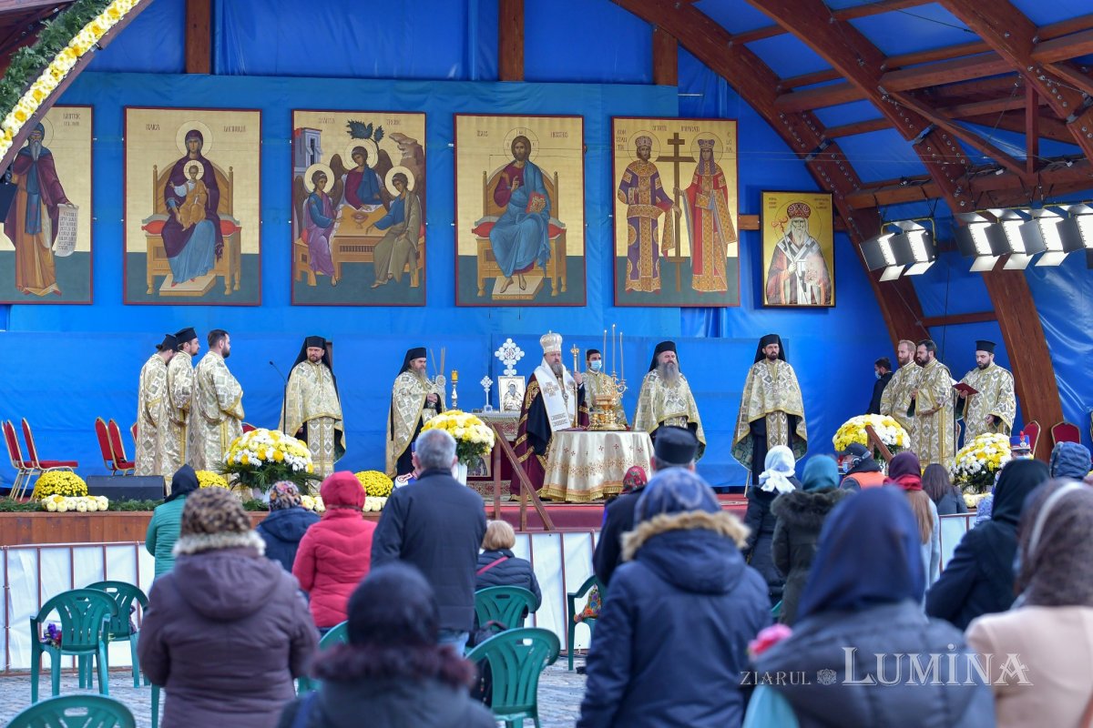 Rugăciune de seară în cinstea Ocrotitorului Bucureștilor pe Colina Bucuriei 190563