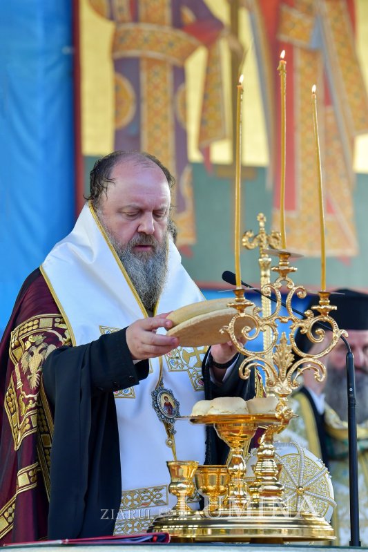 Rugăciune de seară în cinstea Ocrotitorului Bucureștilor pe Colina Bucuriei 190571