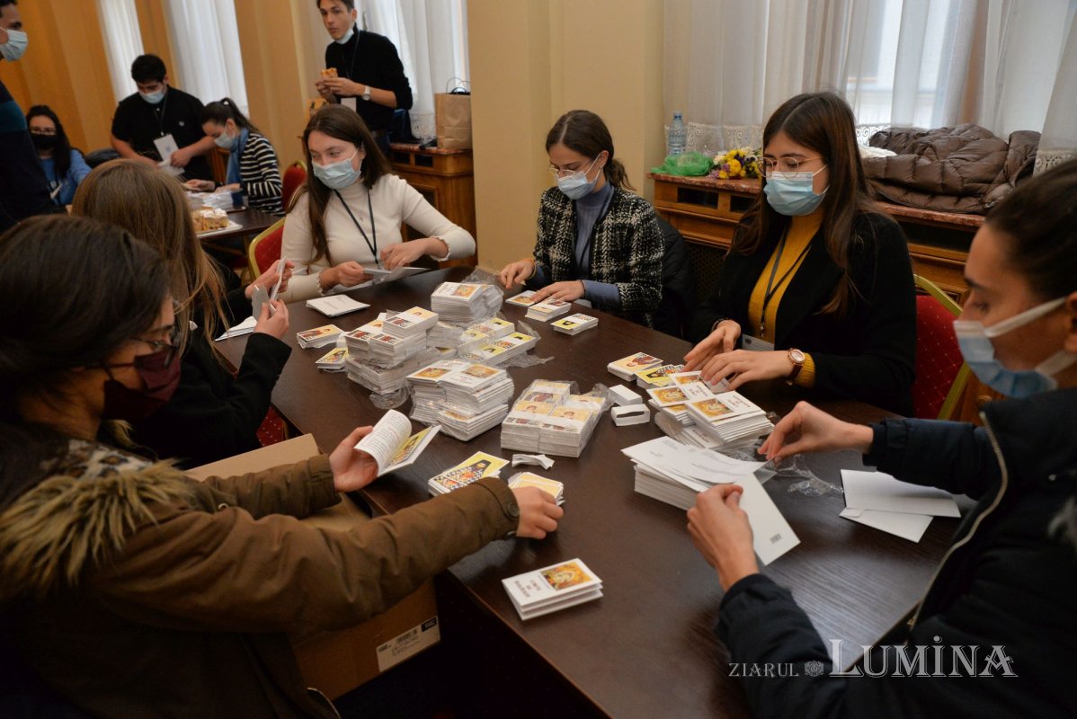 Tinerii voluntari la sărbătoarea Sfântului Cuvios Dimitrie, prilej de jertfă și comuniune 190461