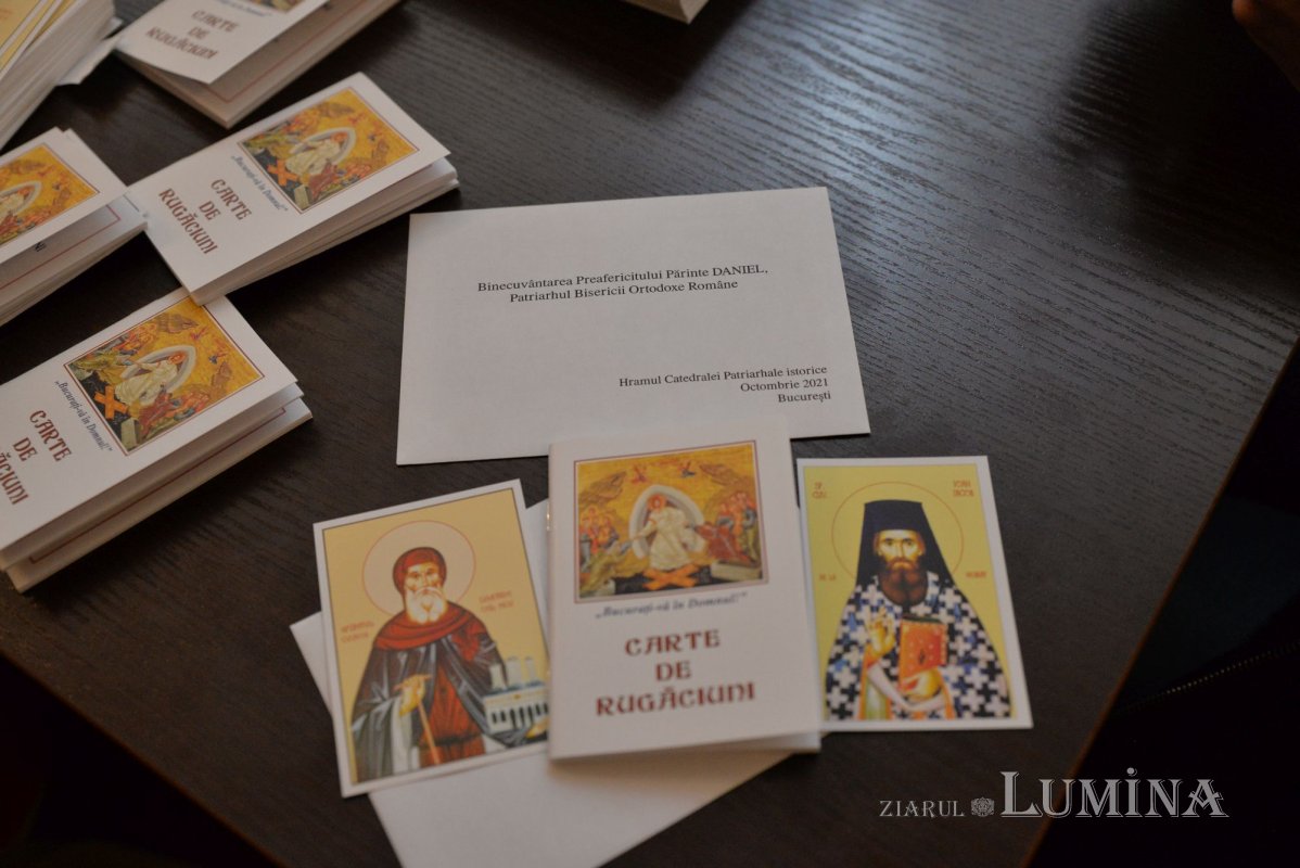 Tinerii voluntari la sărbătoarea Sfântului Cuvios Dimitrie, prilej de jertfă și comuniune 190462