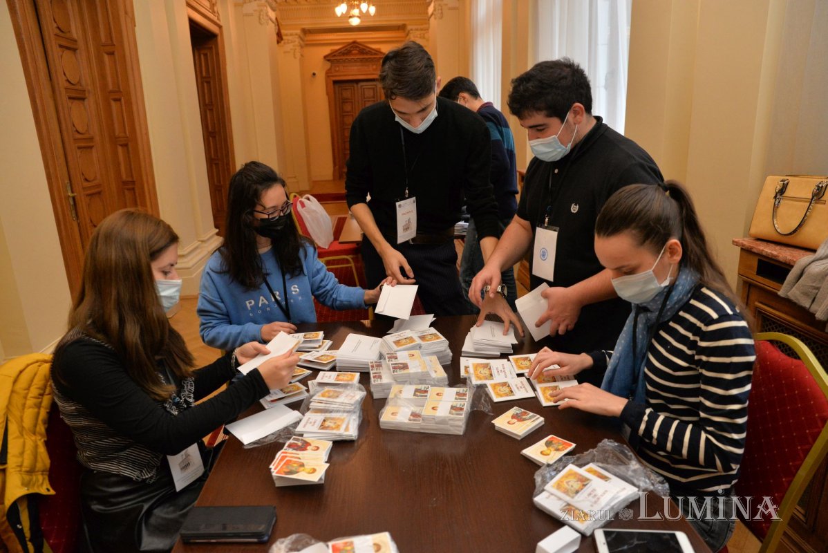 Tinerii voluntari la sărbătoarea Sfântului Cuvios Dimitrie, prilej de jertfă și comuniune 190466