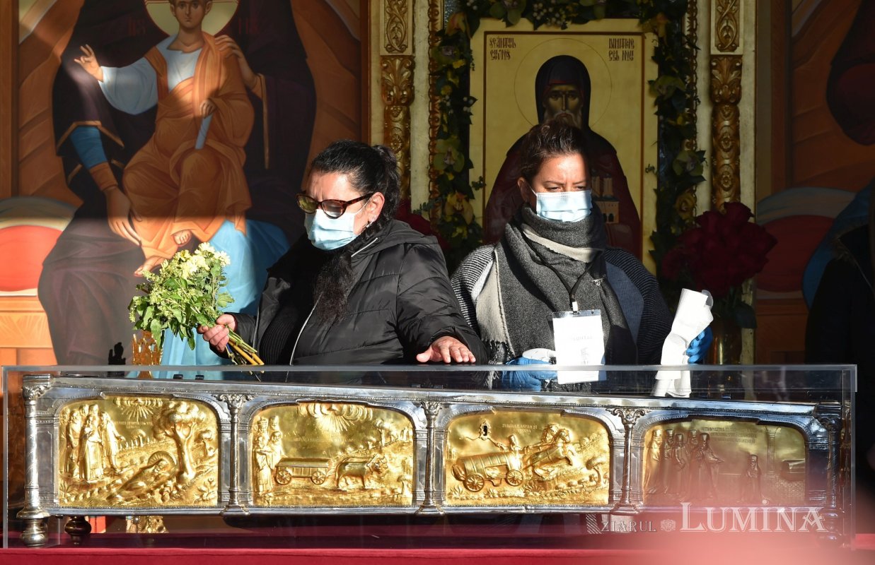 Binecuvântarea sfinților la hramul de toamnă al Catedralei Patriarhale 190771