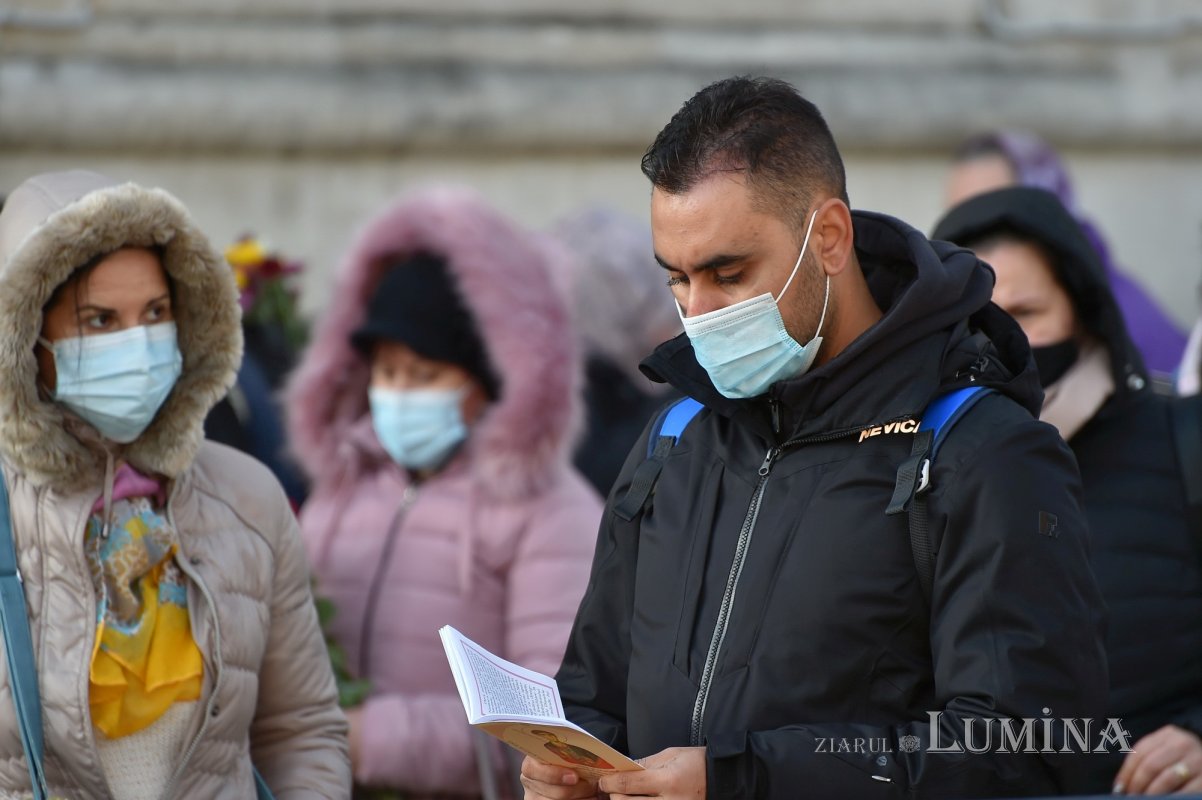 Binecuvântarea sfinților la hramul de toamnă al Catedralei Patriarhale 190773