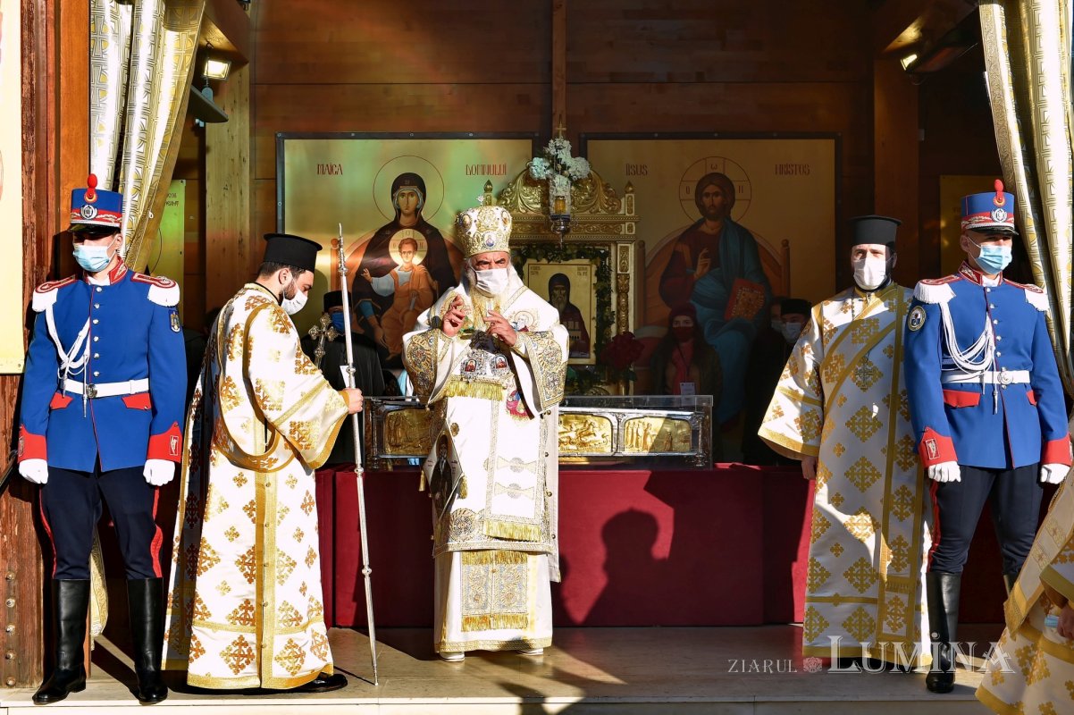 Binecuvântarea sfinților la hramul de toamnă al Catedralei Patriarhale 190775