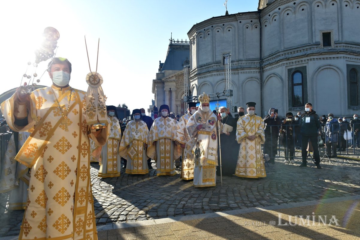 Binecuvântarea sfinților la hramul de toamnă al Catedralei Patriarhale 190777