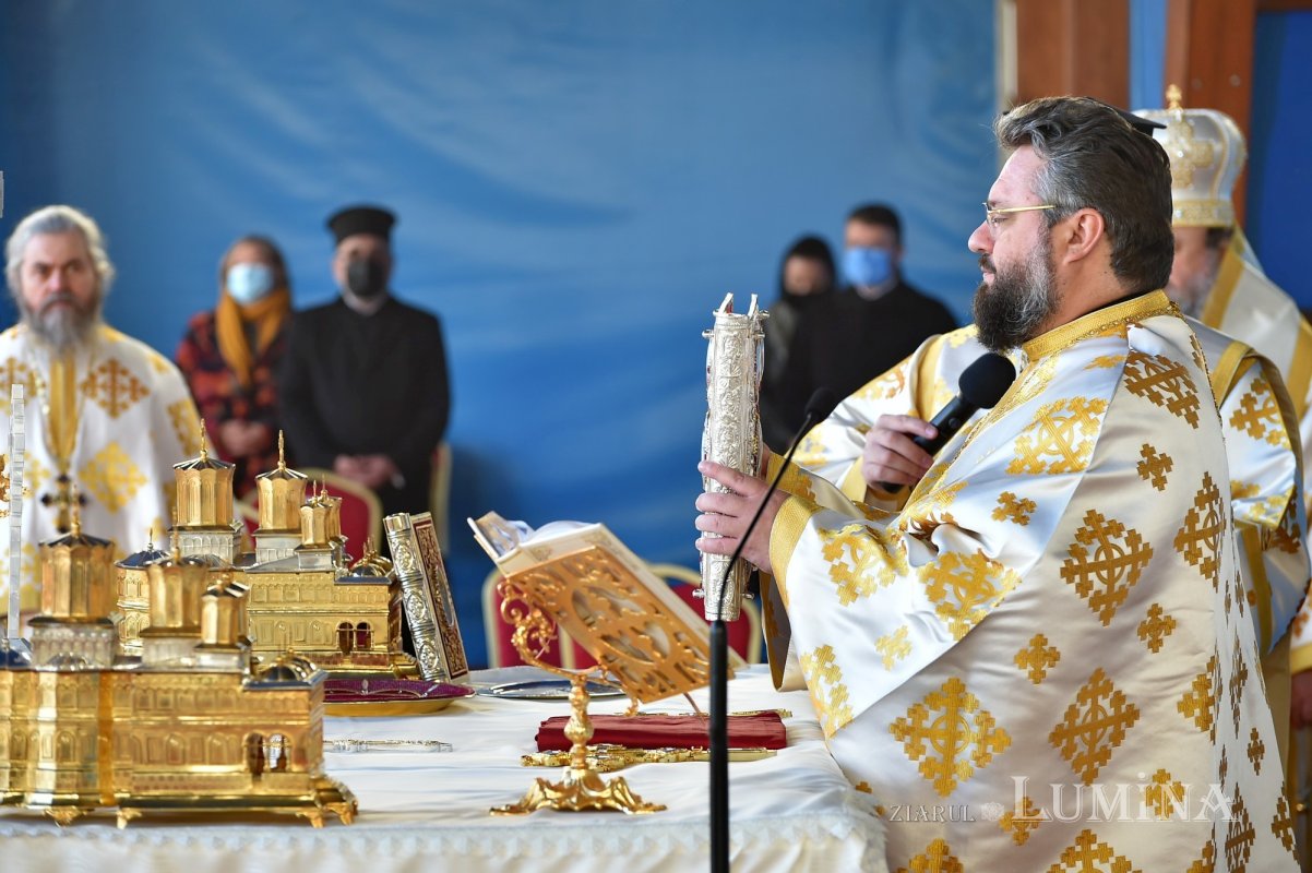 Binecuvântarea sfinților la hramul de toamnă al Catedralei Patriarhale 190783