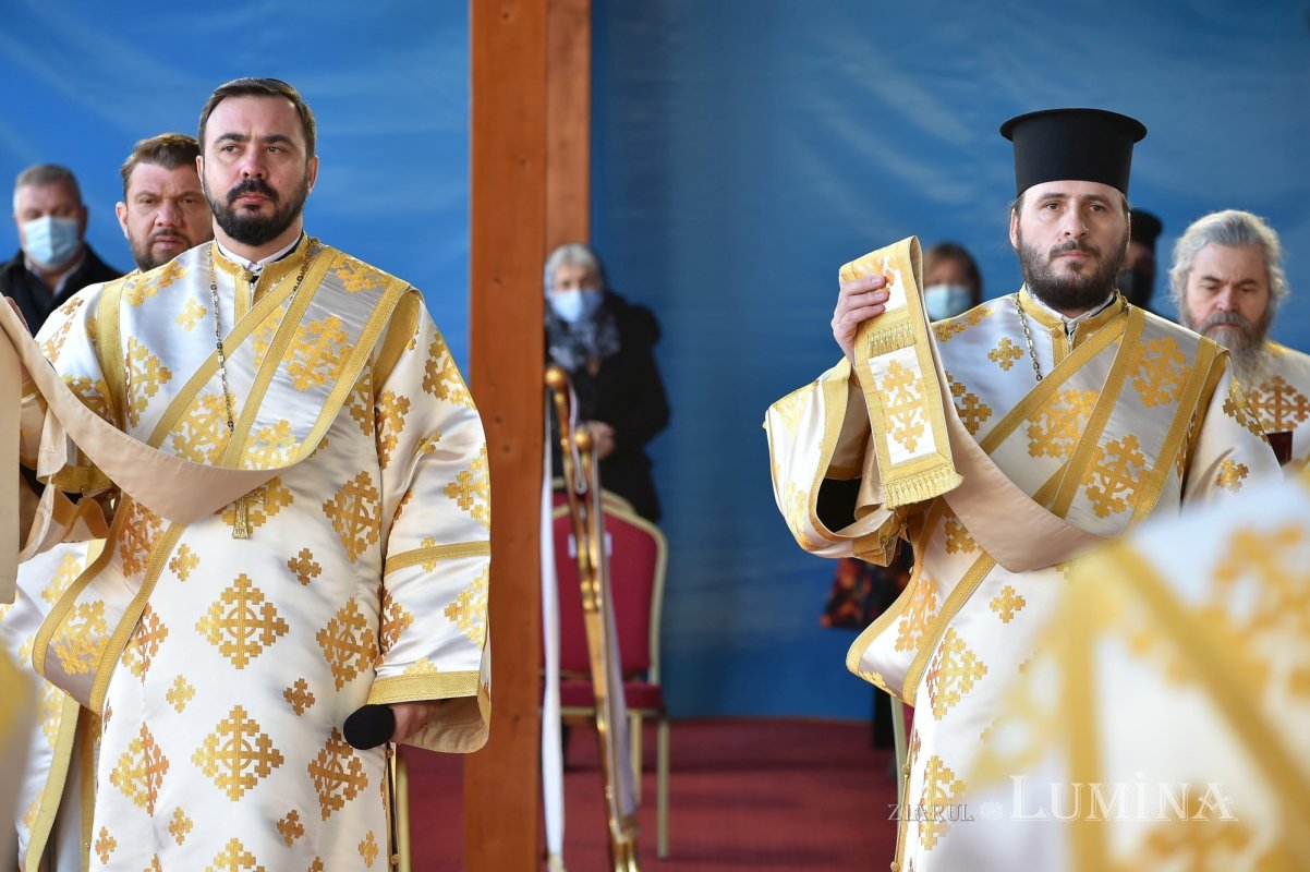Binecuvântarea sfinților la hramul de toamnă al Catedralei Patriarhale 190785