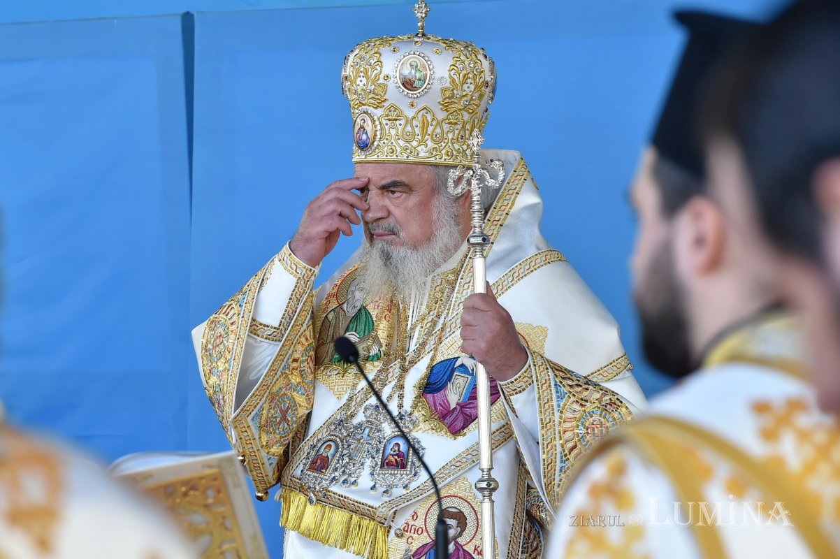 Binecuvântarea sfinților la hramul de toamnă al Catedralei Patriarhale 190788