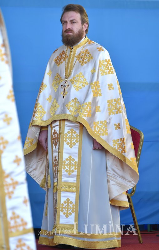 Binecuvântarea sfinților la hramul de toamnă al Catedralei Patriarhale 190803