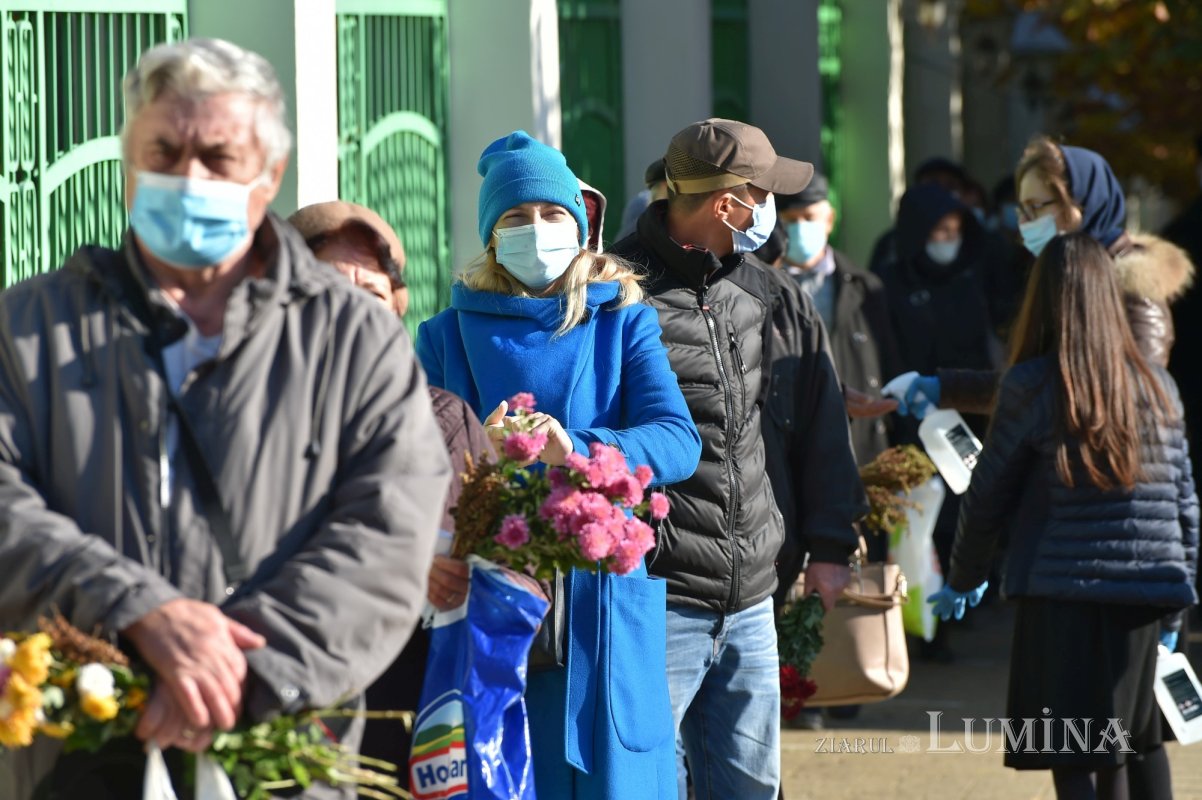 Binecuvântarea sfinților la hramul de toamnă al Catedralei Patriarhale 190810
