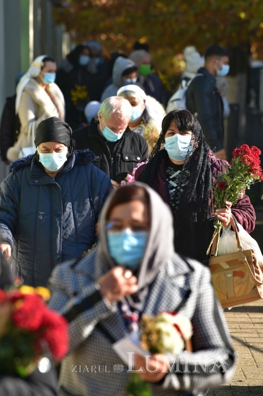 Binecuvântarea sfinților la hramul de toamnă al Catedralei Patriarhale 190814