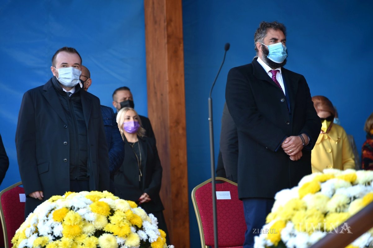 Binecuvântarea sfinților la hramul de toamnă al Catedralei Patriarhale 190816