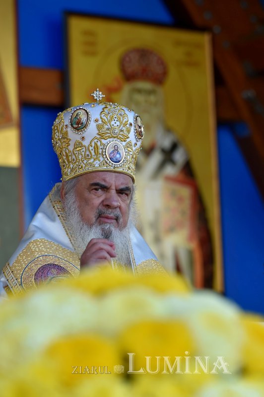 Binecuvântarea sfinților la hramul de toamnă al Catedralei Patriarhale 190818