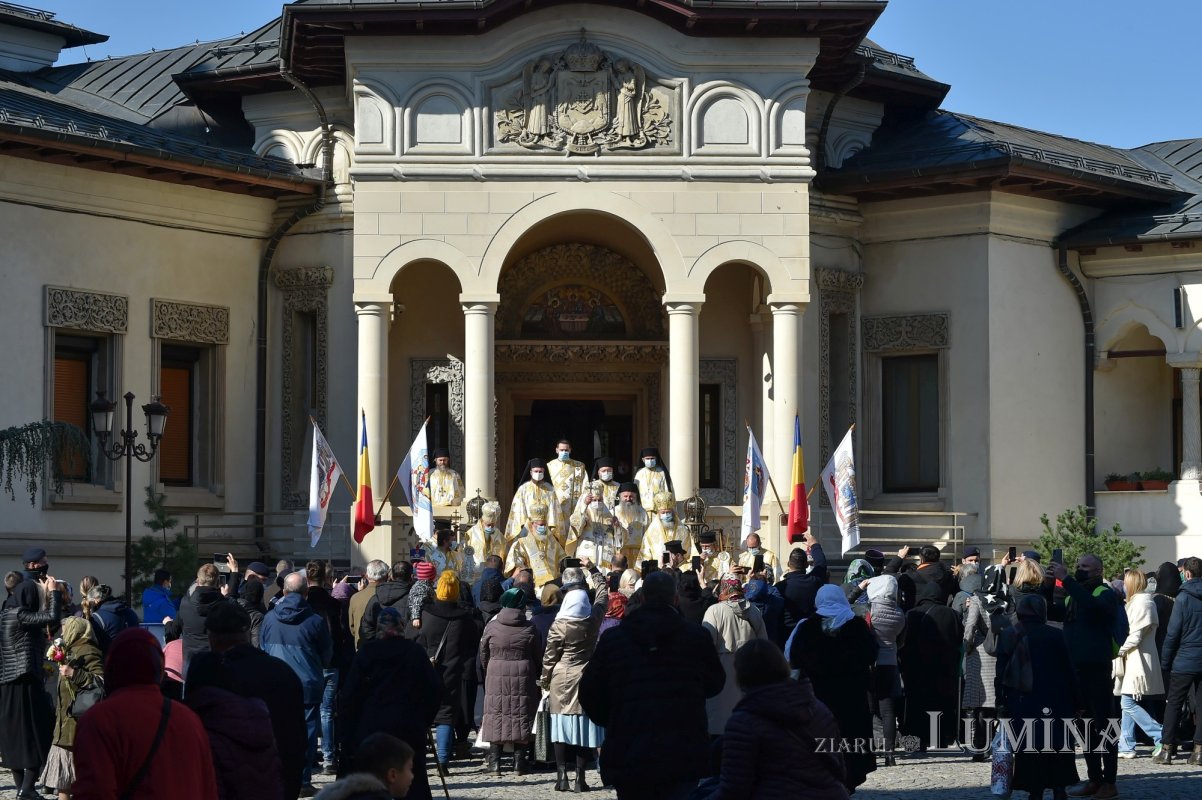 Binecuvântarea sfinților la hramul de toamnă al Catedralei Patriarhale 190824