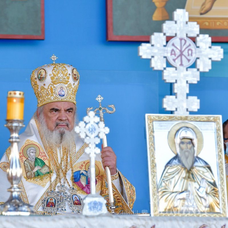 Binecuvântarea sfinților la hramul de toamnă al Catedralei Patriarhale 190828