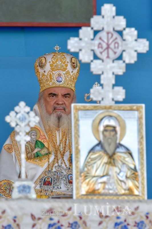 Binecuvântarea sfinților la hramul de toamnă al Catedralei Patriarhale 190830