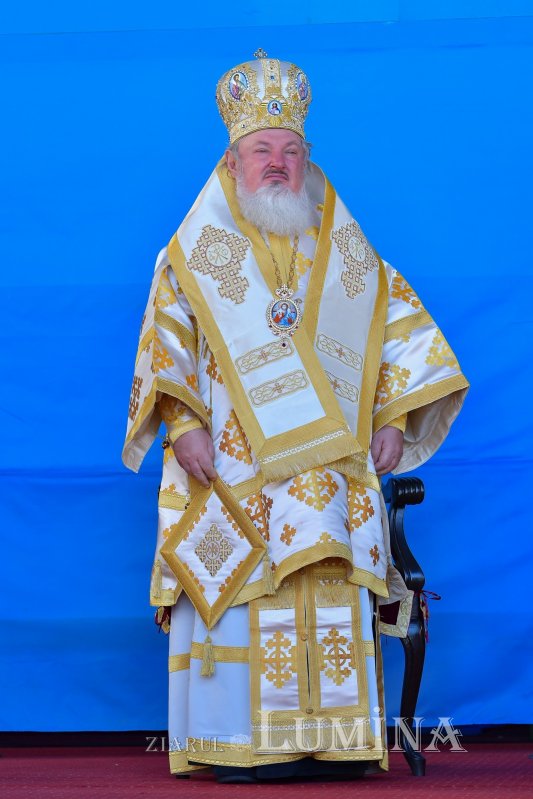 Binecuvântarea sfinților la hramul de toamnă al Catedralei Patriarhale 190838