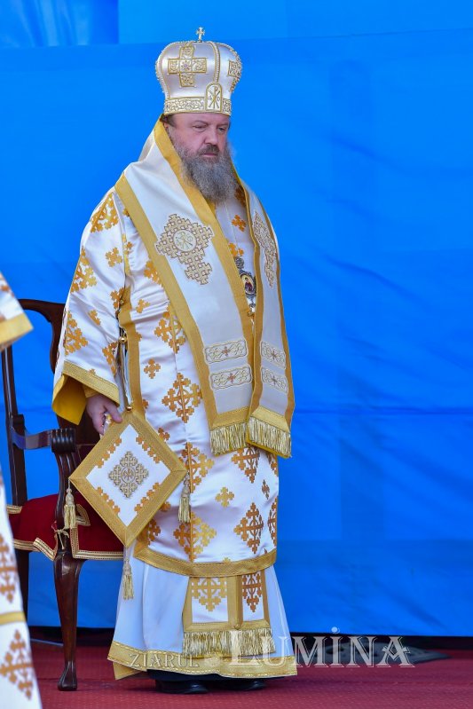 Binecuvântarea sfinților la hramul de toamnă al Catedralei Patriarhale 190840