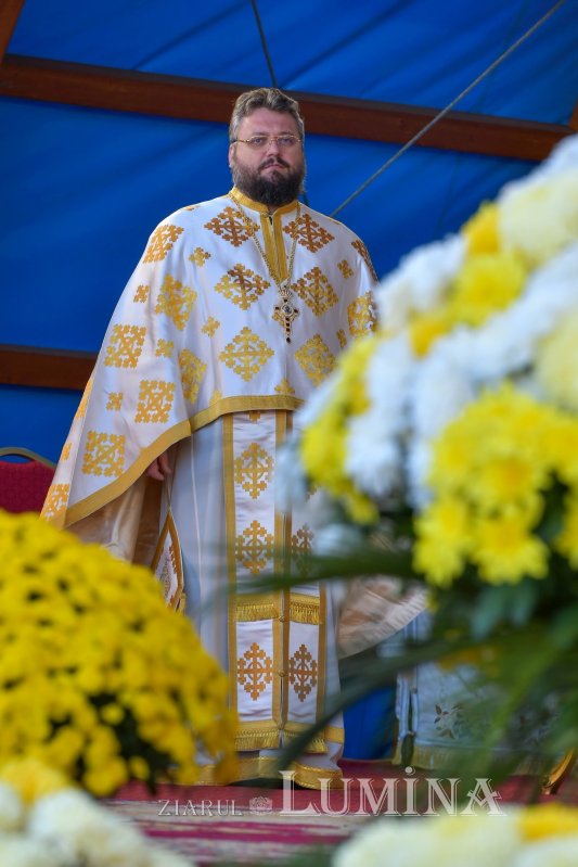 Binecuvântarea sfinților la hramul de toamnă al Catedralei Patriarhale 190841