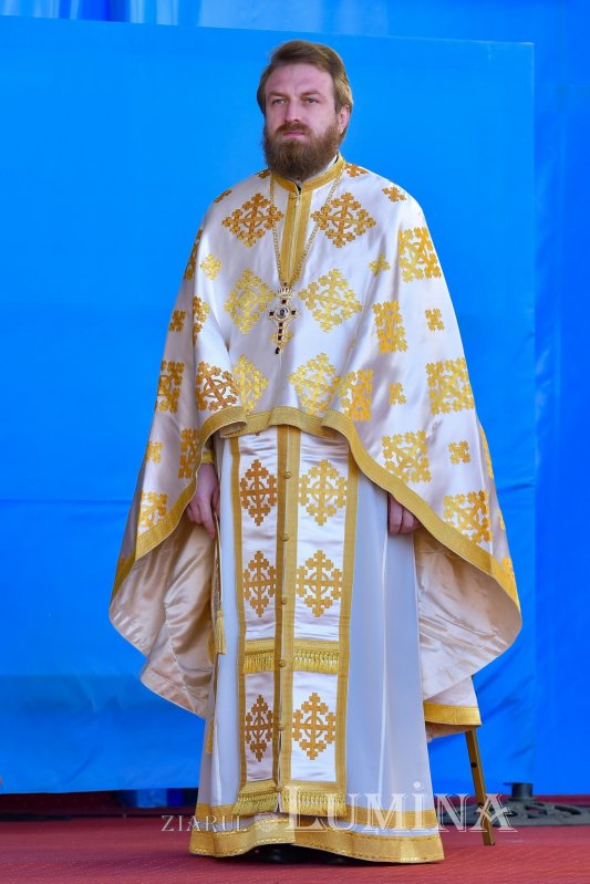 Binecuvântarea sfinților la hramul de toamnă al Catedralei Patriarhale 190842