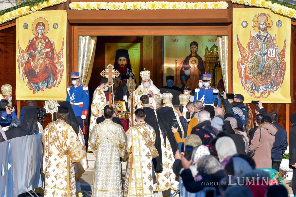 Binecuvântarea sfinților la hramul de toamnă al Catedralei Patriarhale 190847