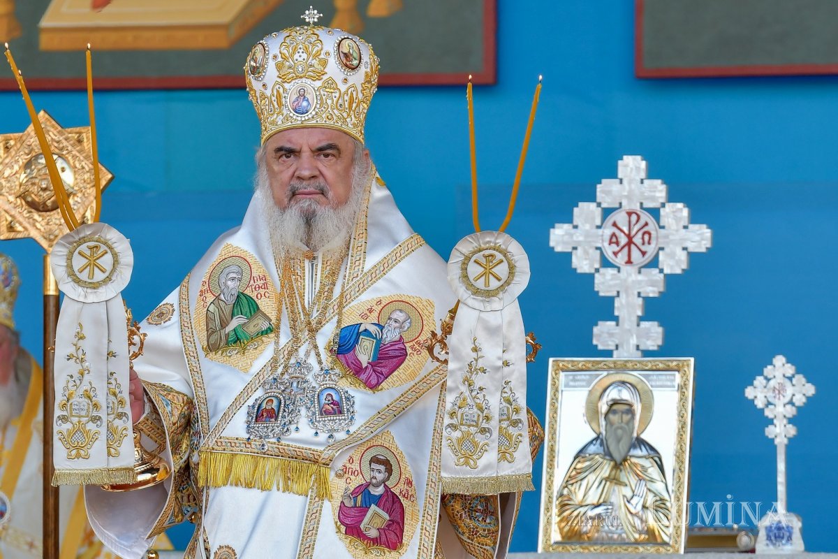 Binecuvântarea sfinților la hramul de toamnă al Catedralei Patriarhale 190848