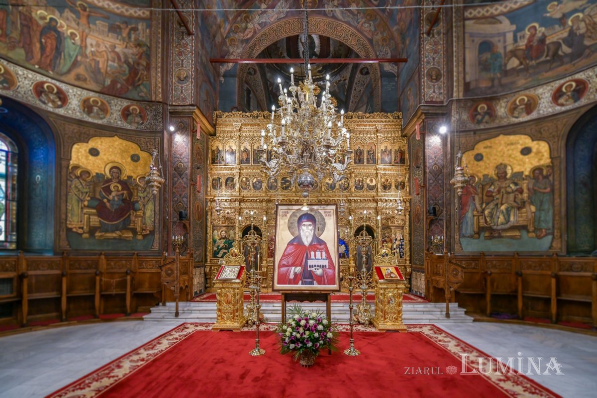 Binecuvântarea sfinților la hramul de toamnă al Catedralei Patriarhale 190849