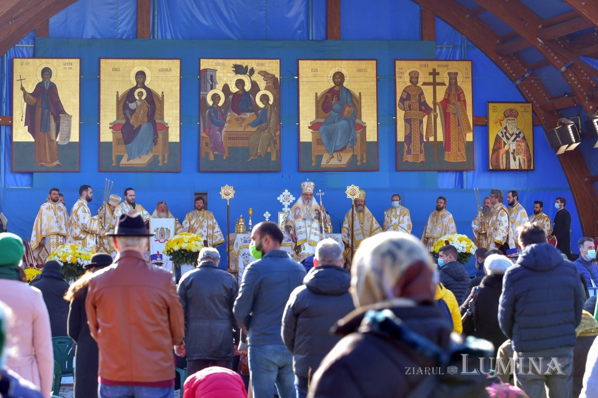 Binecuvântarea sfinților la hramul de toamnă al Catedralei Patriarhale 190856