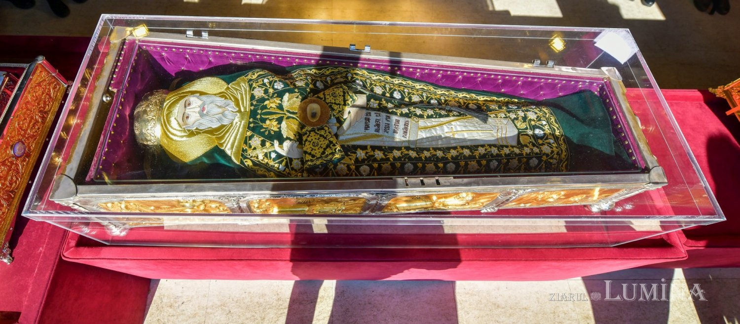 Binecuvântarea sfinților la hramul de toamnă al Catedralei Patriarhale 190857