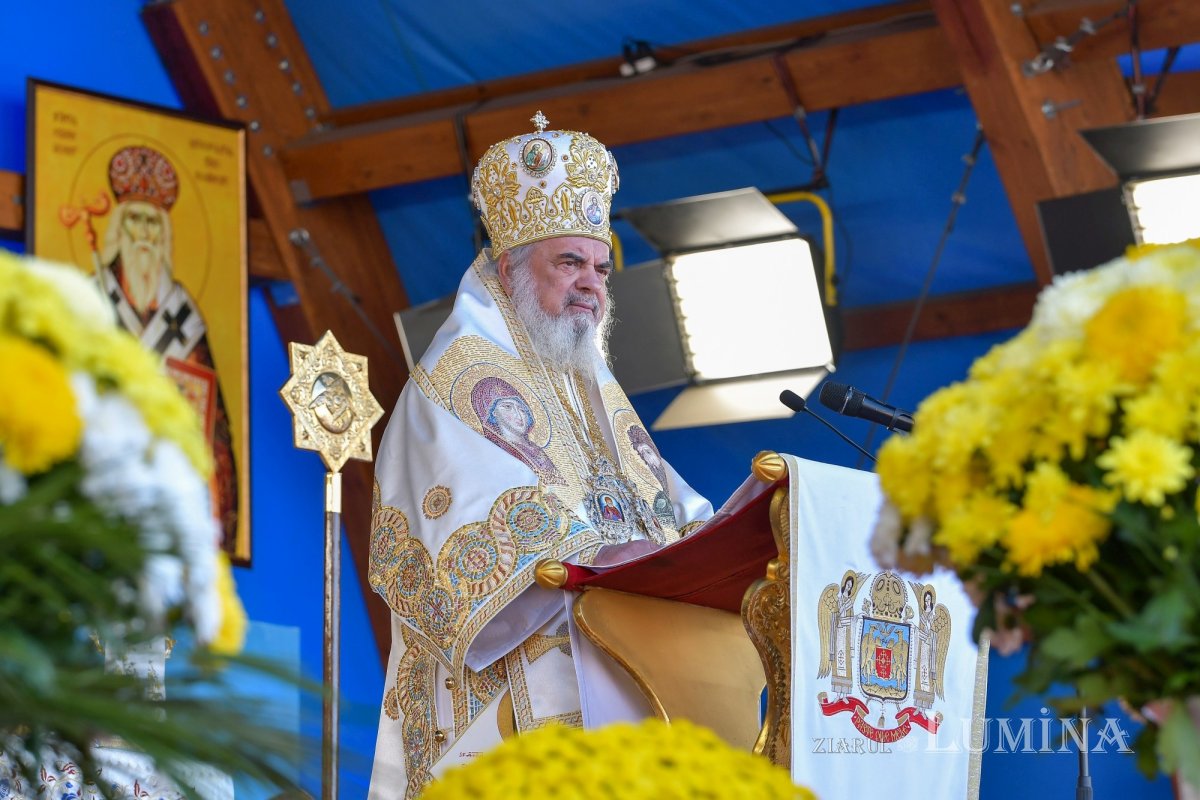 Binecuvântarea sfinților la hramul de toamnă al Catedralei Patriarhale 190859