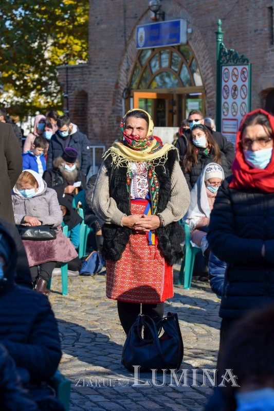 Binecuvântarea sfinților la hramul de toamnă al Catedralei Patriarhale 190862