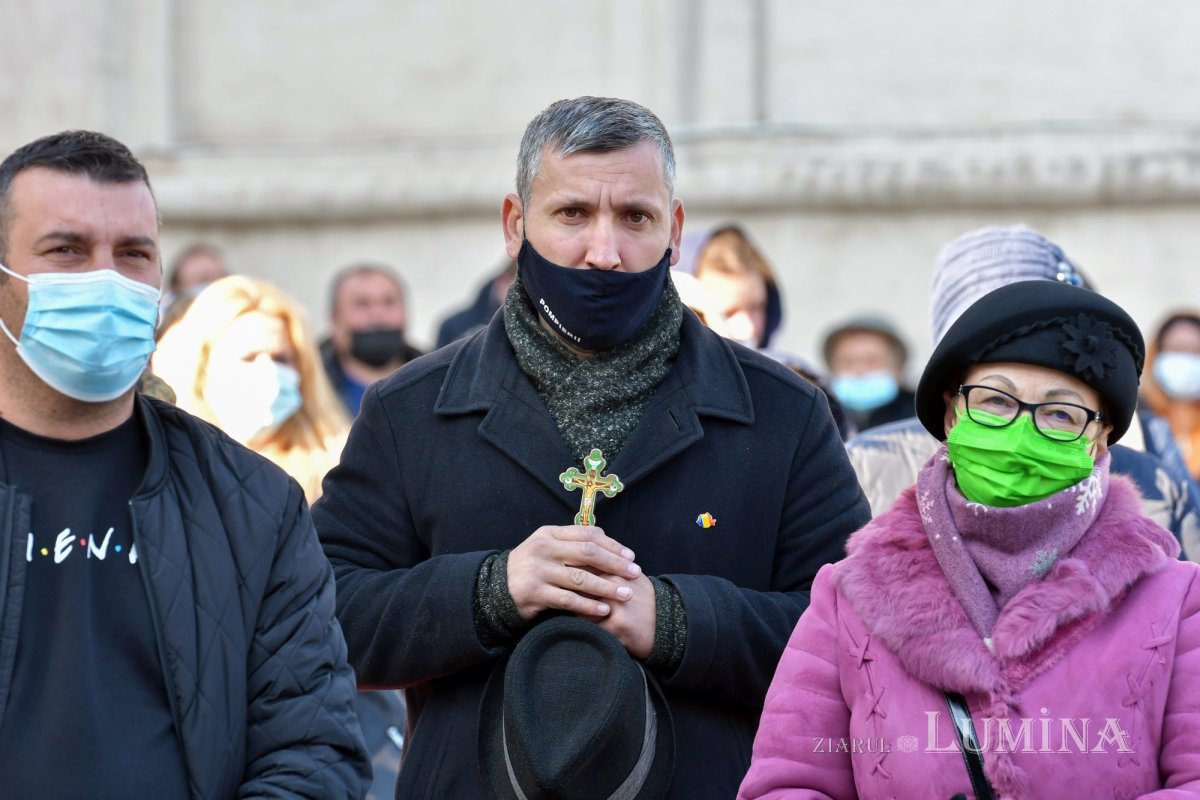 Binecuvântarea sfinților la hramul de toamnă al Catedralei Patriarhale 190865