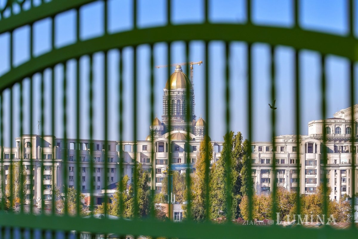 Binecuvântarea sfinților la hramul de toamnă al Catedralei Patriarhale 190866