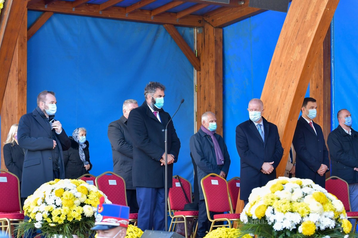 Binecuvântarea sfinților la hramul de toamnă al Catedralei Patriarhale 190868