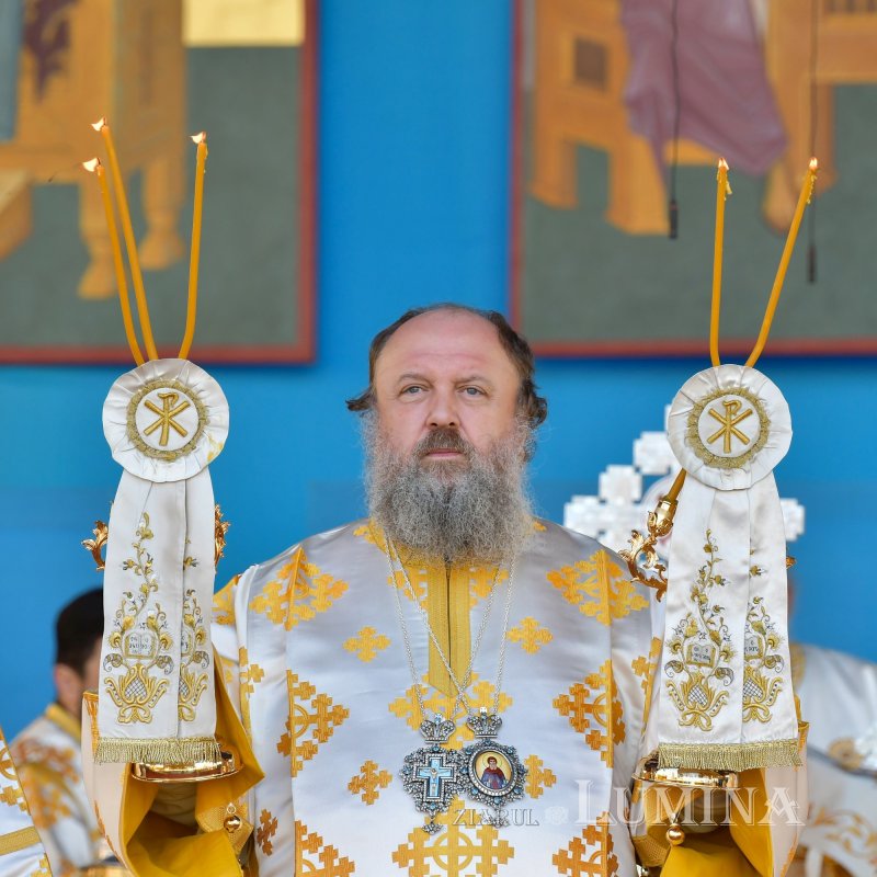 Binecuvântarea sfinților la hramul de toamnă al Catedralei Patriarhale 190870