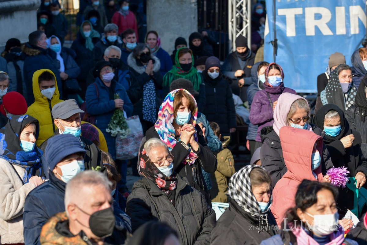 Binecuvântarea sfinților la hramul de toamnă al Catedralei Patriarhale 190873