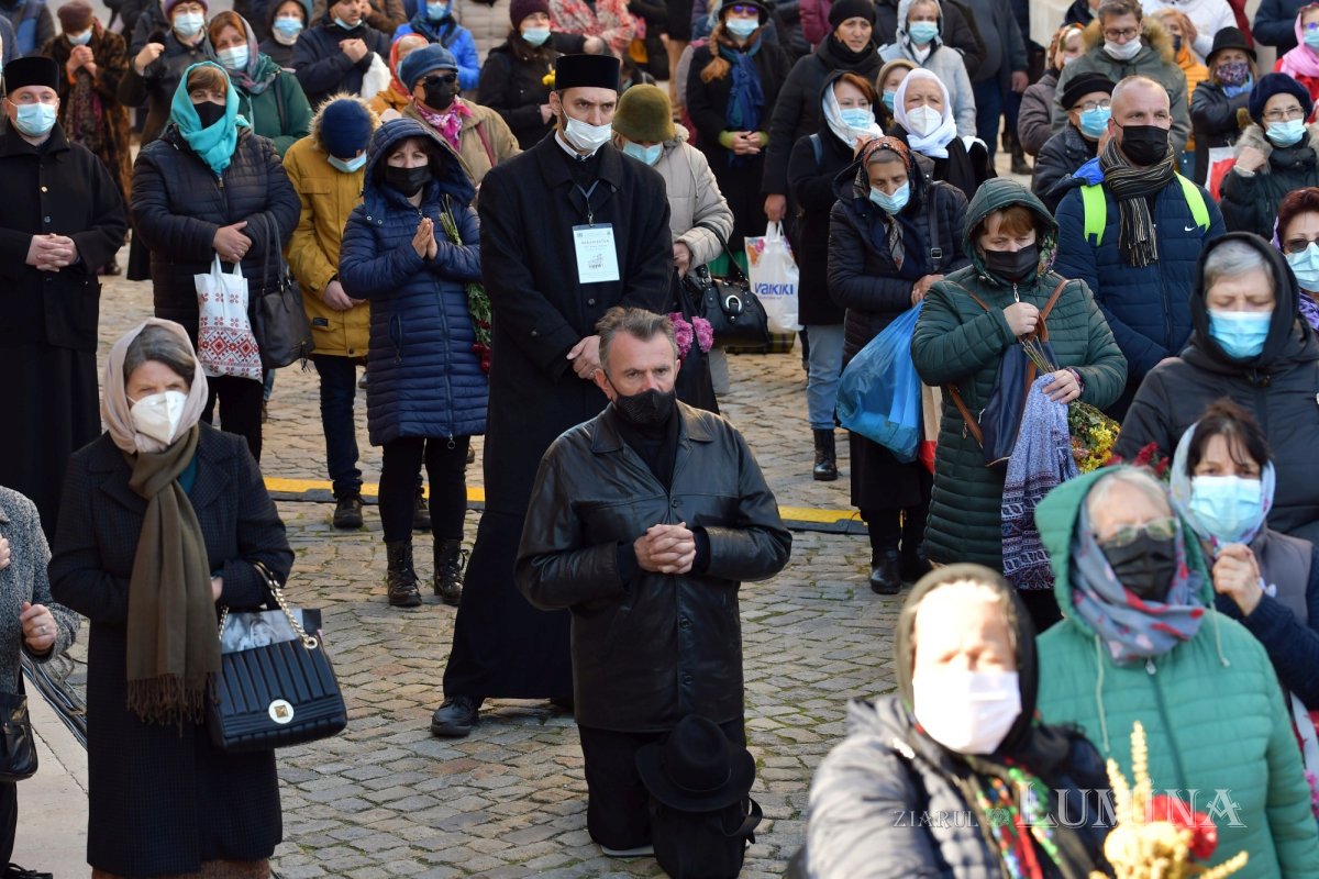 Binecuvântarea sfinților la hramul de toamnă al Catedralei Patriarhale 190874