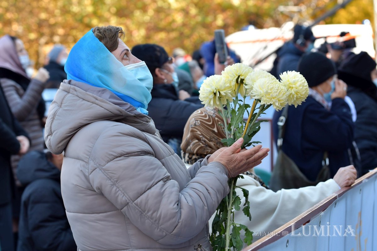 Binecuvântarea sfinților la hramul de toamnă al Catedralei Patriarhale 190876