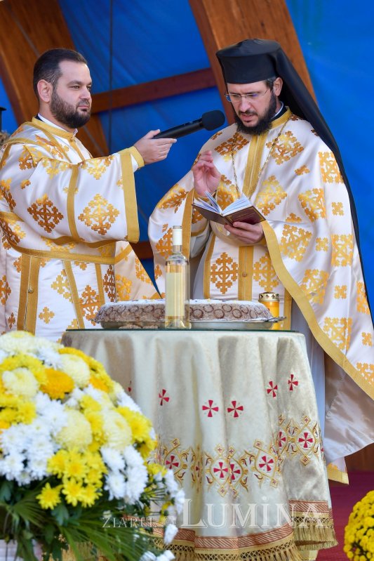 Binecuvântarea sfinților la hramul de toamnă al Catedralei Patriarhale 190879