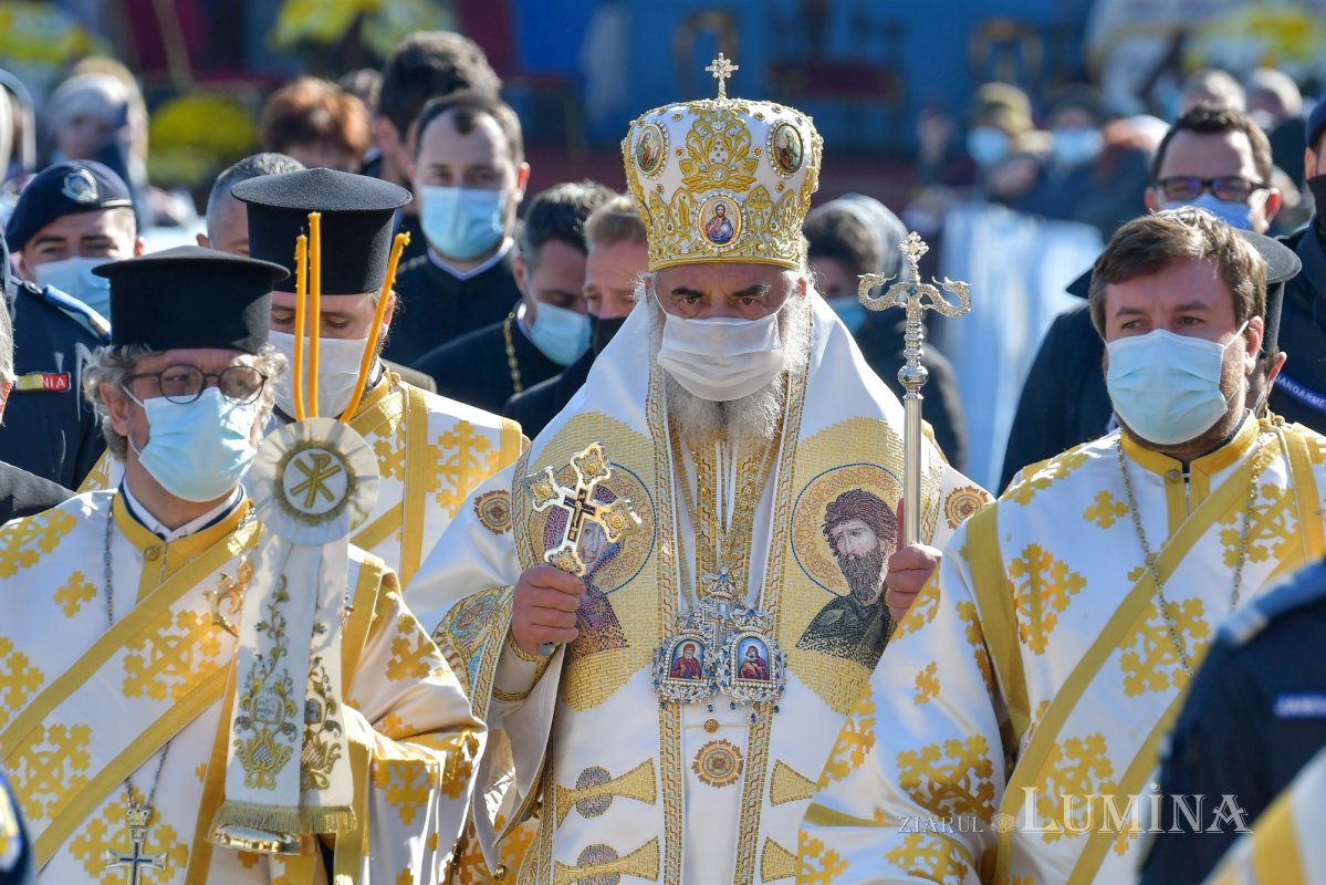 Binecuvântarea sfinților la hramul de toamnă al Catedralei Patriarhale 190883