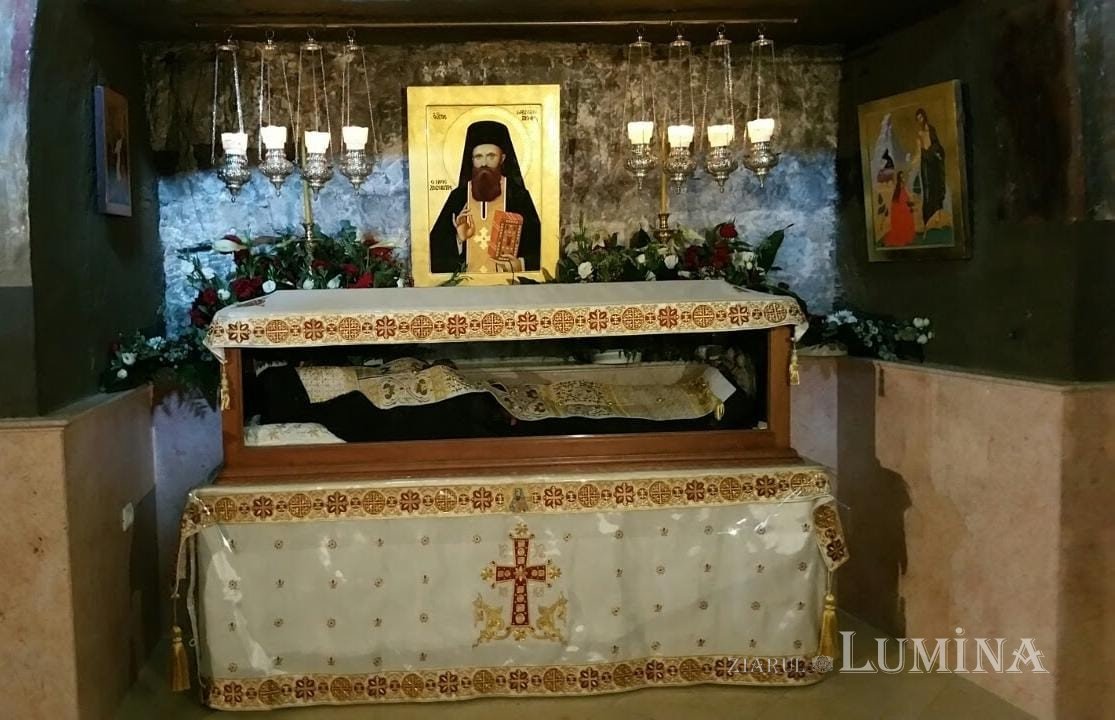 Întâlnirea sfinţilor şi a românilor de pretutindeni pe Colina Bucuriei 190527