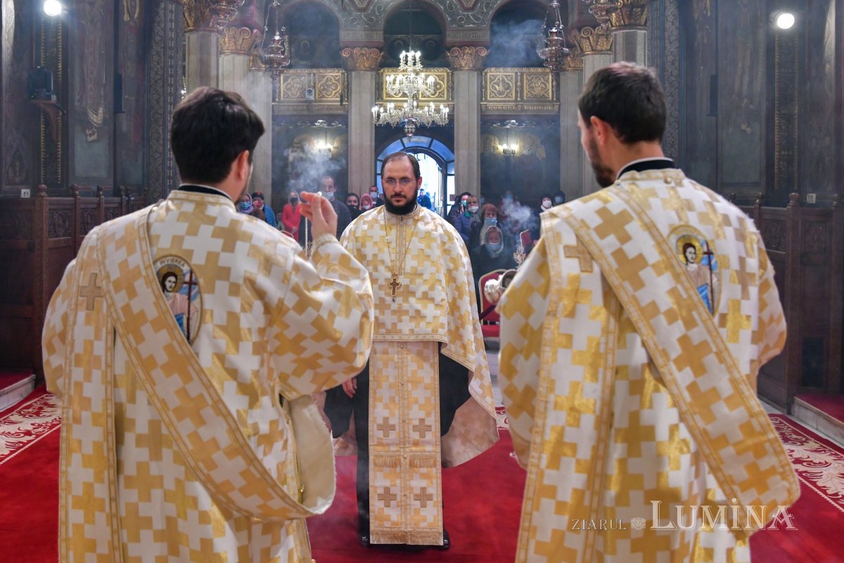 Priveghere în cinstea Sfântului Ierarh Iachint la Catedrala Patriarhală 190901