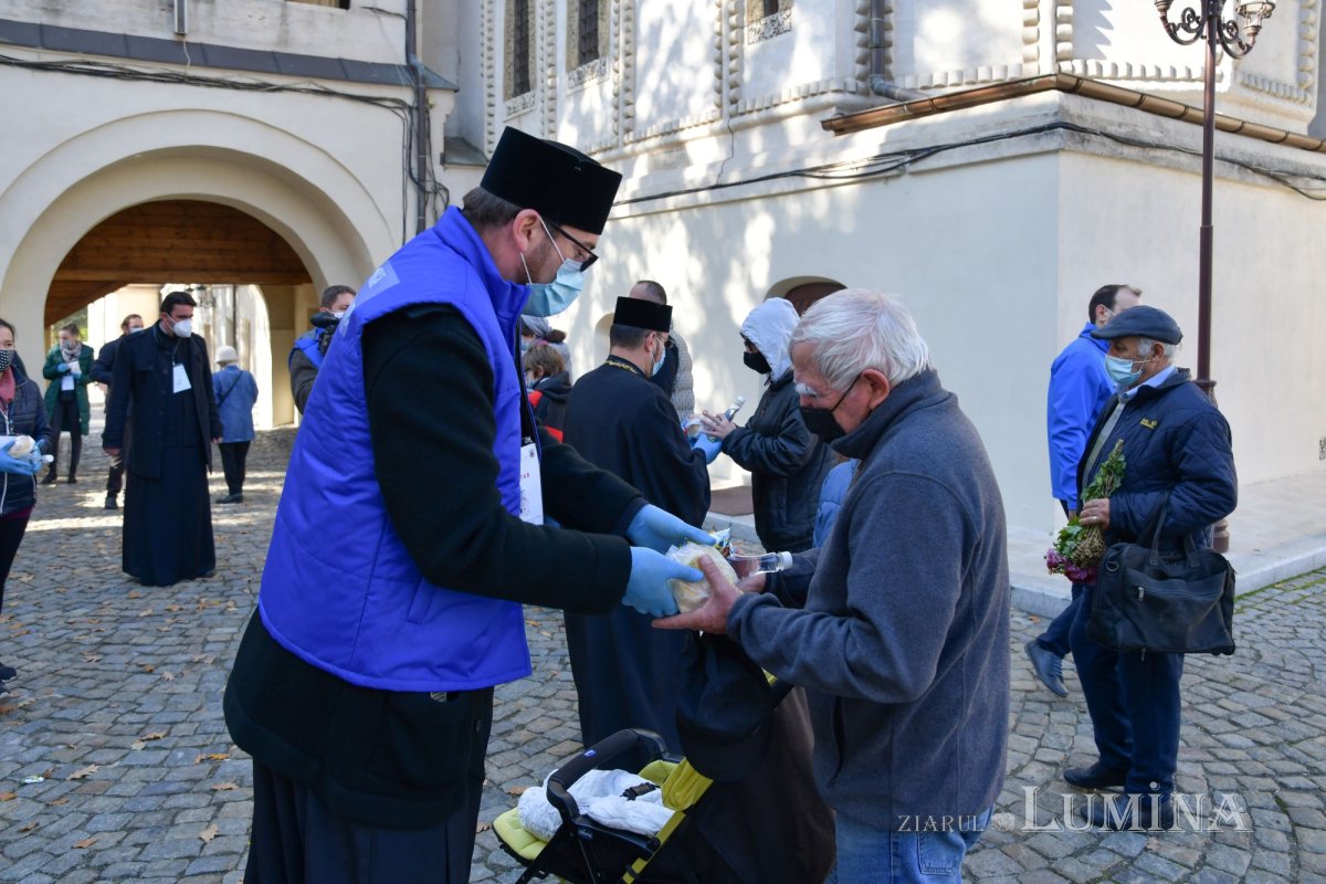 Hrană pentru credincioși în ultima zi a pelerinajului din Capitală  190999