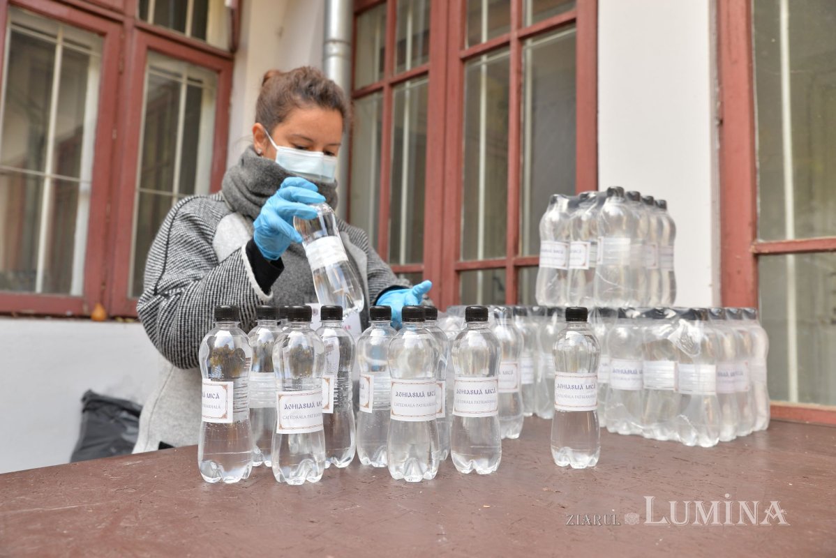 Daruri binecuvântate pentru credincioșii prezenți pe Colina Bucuriei la sărbătoarea Sfântului Cuvios Dimitrie cel Nou, Ocrotitorul Bucureștilor (21-28 octombrie 2021) 191145