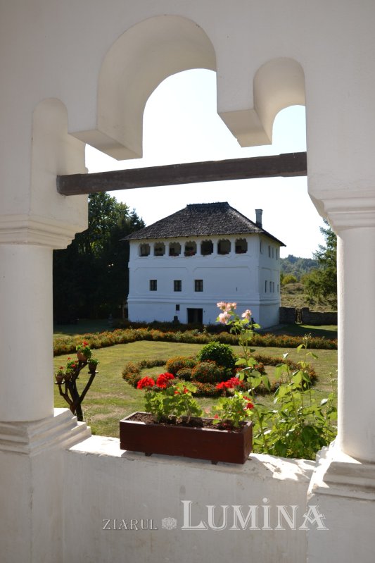 Satul culelor oltenești 191088