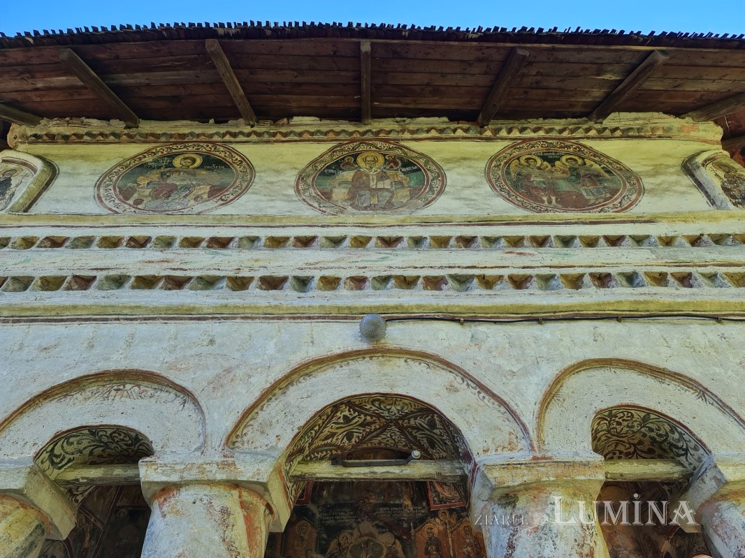 Satul culelor oltenești 191092