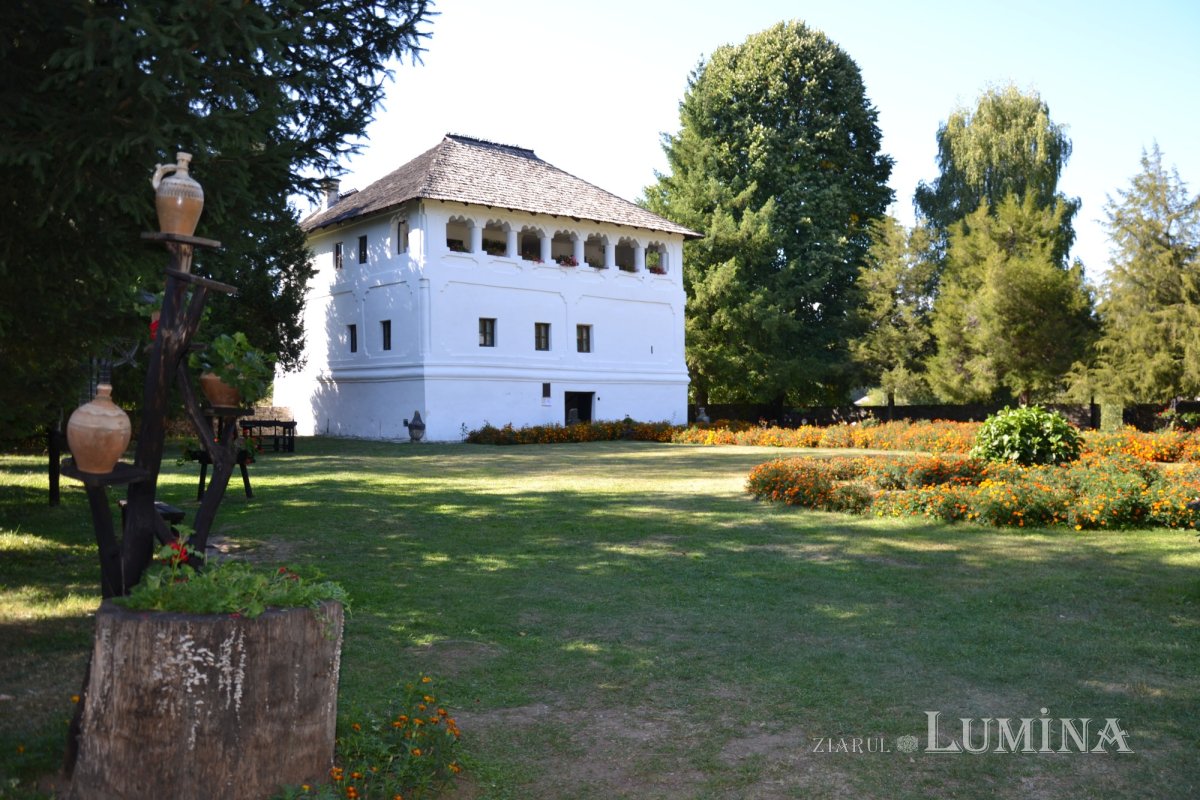 Satul culelor oltenești 191093