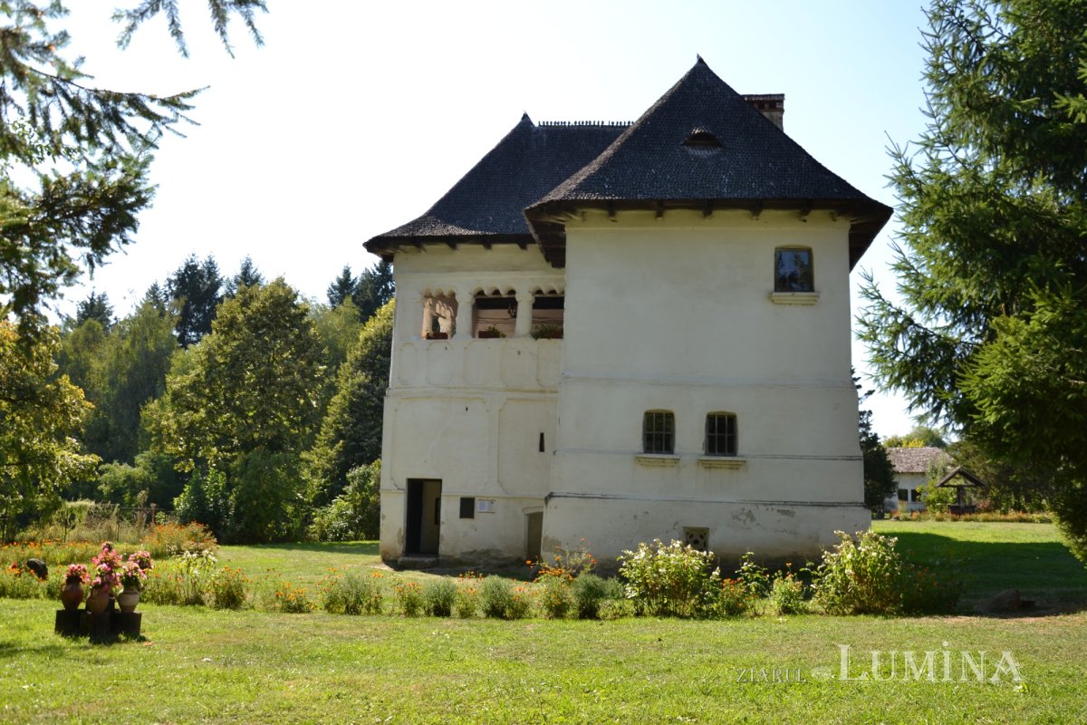Satul culelor oltenești 191098